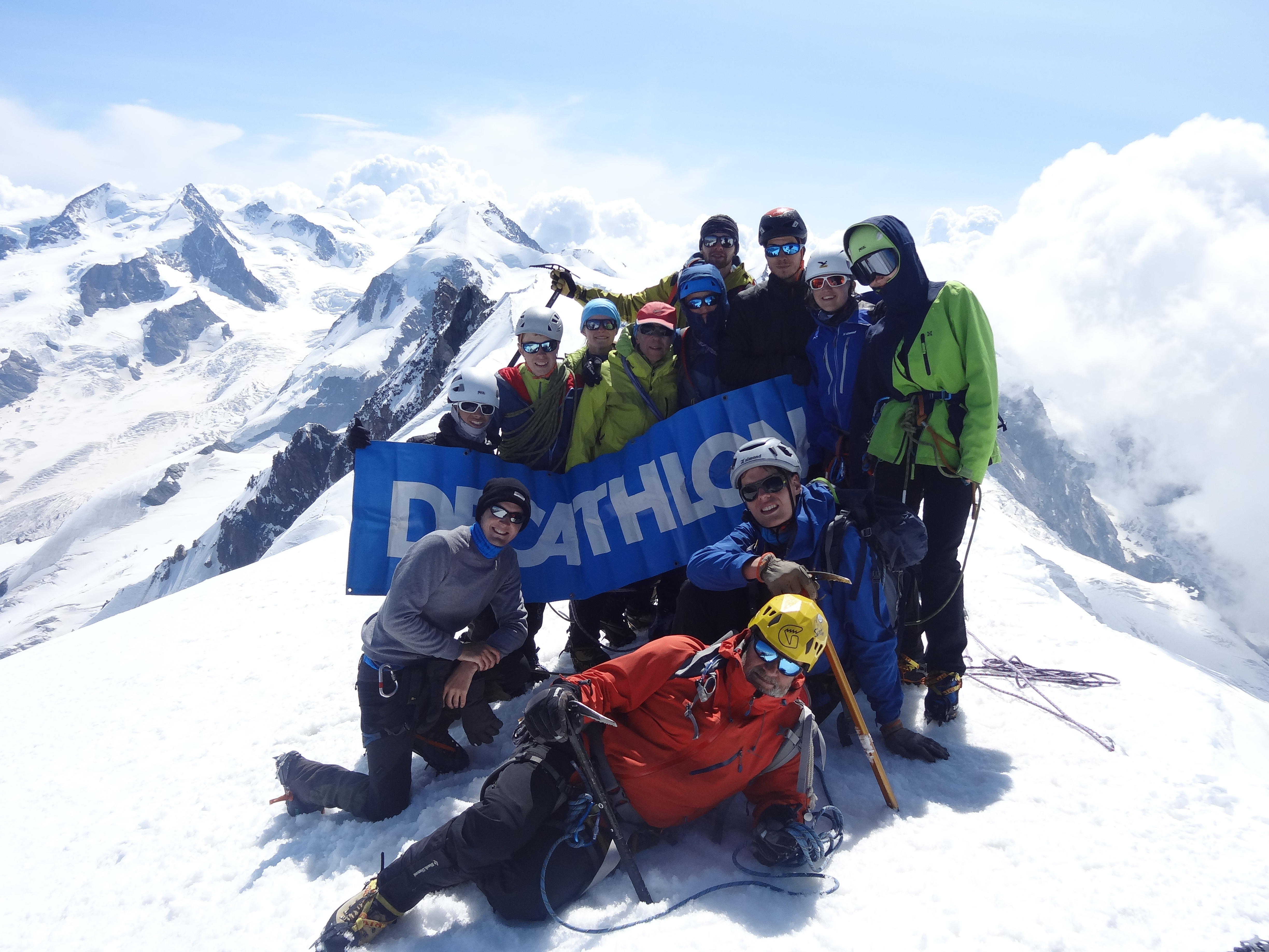 Jeunes du SERAC au sommet du Breithorn